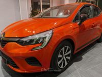 Usata Renault Clio V Equilibre 101 CV (74 kW) 2023 Arancione Berlina