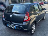 Usata Dacia Sandero Lauréate 75 CV (55 kW) 2010 Berlina