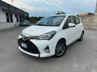 Usata Toyota Yaris Lounge 69 CV (50 kW) 2016 Bianco Berlina
