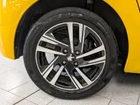Gebraucht Peugeot 208 Active 75 PS (55 kW) 2023 Gelb Kleinwagen