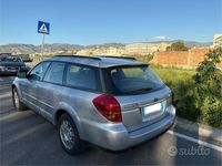 Usata Subaru Outback 165 CV (121 kW) 2004 Grigio SUV