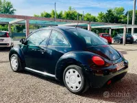 Begagnad VW New Beetle 102 HK (75 kW) 2000 Svart Halvkombi