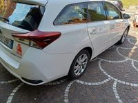 Usata Toyota Auris Hybrid Business Edition 99 CV (72 kW) 2016 Bianco Station wagon