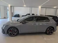 Usata VW Golf VIII GTI 265 CV (194 kW) 2025 Grigio Berlina