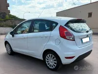 Usata Ford Fiesta 75 CV (55 kW) 2015 Bianco Utilitaria