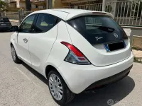 Usata Lancia Ypsilon 95 CV (69 kW) 2013 Bianco Utilitaria