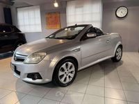 Usata Opel Tigra Sport 69 CV (50 kW) 2010 Argento Cabrio