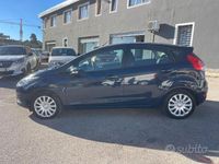 Usata Ford Fiesta 75 CV (55 kW) 2015 Blu Berlina