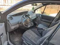 Usata Renault Scénic II 130 CV (95 kW) 2006 Grigio Monovolume
