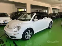 Usata VW New Beetle 105 CV (77 kW) 2006 Bianco Utilitaria