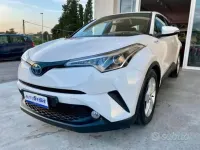 Usata Toyota C-HR Business Edition 122 CV (89 kW) 2018 Bianco SUV