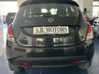 Usata Lancia Ypsilon Silver 69 CV (50 kW) 2023 Grigio Utilitaria
