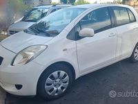 Usata Toyota Yaris Sol 69 CV (50 kW) 2008 Bianco Utilitaria