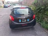 Usata Peugeot 208 68 CV (50 kW) 2014 Utilitaria
