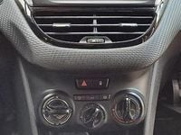 Usata Peugeot 2008 Active 99 CV (72 kW) 2016 Bianco SUV