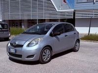 Usata Toyota Yaris 90 CV (66 kW) 2010 Grigio Utilitaria
