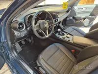 Usata Alfa Romeo Giulia 150 CV (110 kW) 2018 Grigio Berlina