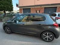 Usata Peugeot 208 82 CV (60 kW) 2017 Nero Utilitaria
