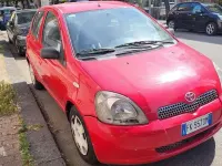 Usata Toyota Yaris Sol 68 CV (50 kW) 2000 Rosso Berlina