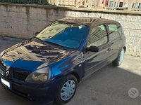 Usata Renault Clio II 54 CV (39 kW) 2003 Blu Berlina