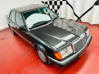 Usata Mercedes 200 122 CV (89 kW) 1991 Grigio Berlina