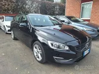 Usata Volvo V60 Kinetic 120 CV (88 kW) 2017 Nero Station wagon