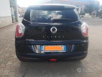 Usata Ssangyong (KGM) Tivoli 128 CV (94 kW) 2015 Nero SUV