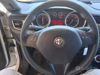 Usata Alfa Romeo Giulietta Distinctive 105 CV (77 kW) 2014 Bianco Utilitaria