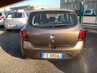 Usata Dacia Sandero Acces 73 CV (53 kW) 2019 Marrone Berlina