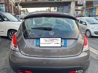 Usata Lancia Ypsilon 85 CV (62 kW) 2014 Grigio Utilitaria