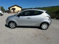 Usata Lancia Ypsilon Gold 69 CV (50 kW) 2014 Argento Utilitaria