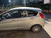 Usata Ford Fiesta 75 CV (55 kW) 2016 Grigio Berlina