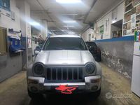 Second-hand Jeep Cherokee 150 CP (110 kW) 2003 Gri SUV