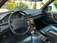 Usata Mercedes E300 220 CV (161 kW) 1990 Nero Berlina