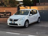 Usata Dacia Sandero Lauréate 75 CV (55 kW) 2008 Bianco Utilitaria