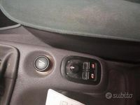Usata Peugeot 206 75 CV (55 kW) 2001 Grigio Berlina