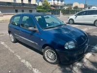 Usata Renault Clio 58 CV (42 kW) 2001 Bluazzurro Berlina