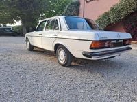 Usata Mercedes 240 72 CV (52 kW) 1981 Bianco Berlina