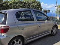 Usata Toyota Yaris 106 CV (77 kW) 2002 Grigio Berlina