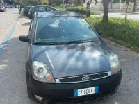 Usata Ford Fiesta 68 CV (50 kW) 2005 Bluazzurro Utilitaria