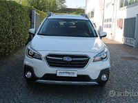 Usado Subaru Outback Premium 175 CV (128 kW) 2018 Blanco Familiar