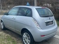 Usado Lancia Ypsilon 60 HP (44 kW) 2010 Cinzento Citadino
