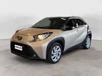 Usata Toyota Aygo X Trend 72 CV (52 kW) 2022 Oro SUV