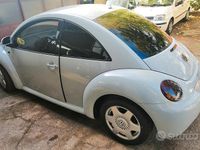 Usata VW New Beetle 90 CV (66 kW) 1999 Bianco Utilitaria