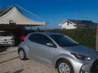 Usata Toyota Yaris Hybrid Lounge 92 CV (67 kW) 2022 Argento Berlina