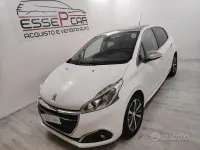 Usata Peugeot 208 Allure 75 CV (55 kW) 2015 Bianco Utilitaria