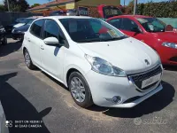 Usata Peugeot 208 Active 68 CV (50 kW) 2013 Bianco Utilitaria