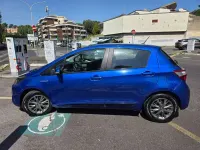 Usata Toyota Yaris Hybrid Active 73 CV (53 kW) 2017 Blu/azzurro Berlina