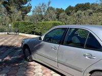 Usata Mercedes E270 Elegance 170 CV (125 kW) 2000 Argento Berlina