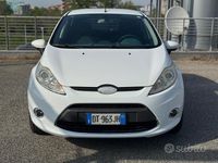 Usata Ford Fiesta Titanium 82 CV (60 kW) 2009 Bianco Utilitaria